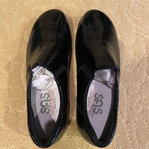 SAS VIVA-C SHOES 9.5 BRAND NEW